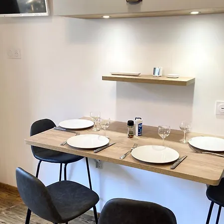 Rénové Aux Deux Alpes, Proche Des Pistes, Balcon Sud, Ascenseur, 4 Pers. - Fr-1-516-175 Appartement *